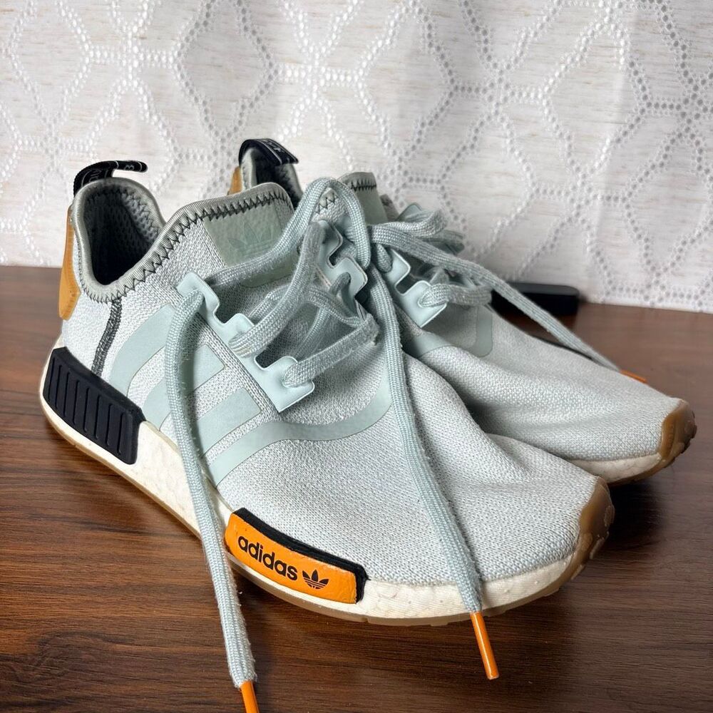 Adidas NMD_R1 Women’s 9 Athletic Tennis Shoes R1 Vapor Green Running Sporty